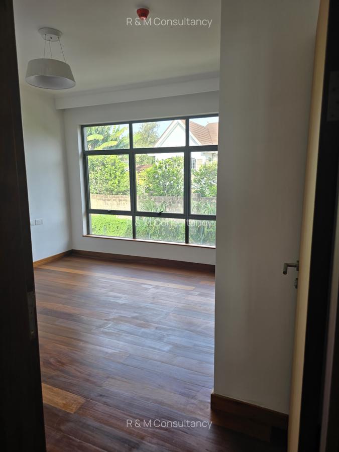 4 Bed House with En Suite at Two Rivers Mall - 7