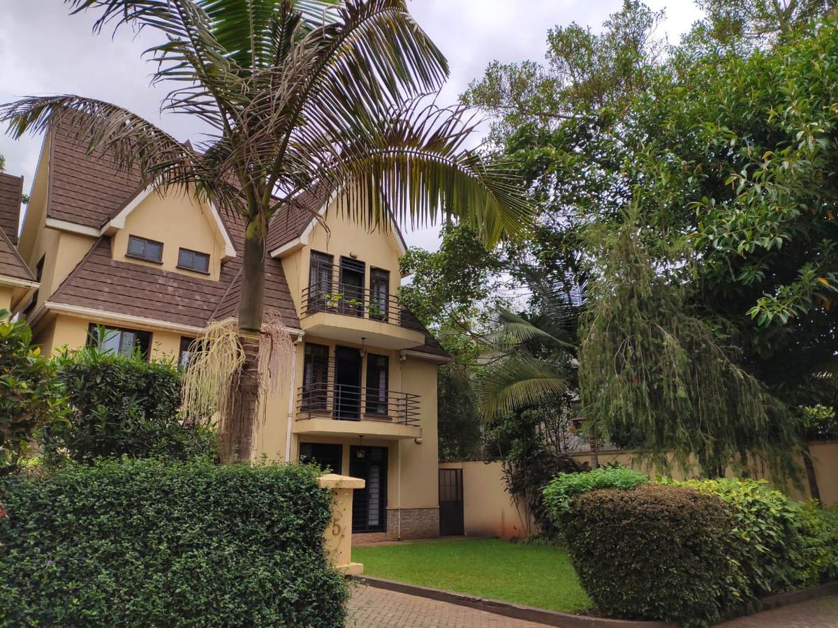 5 Bed Townhouse with En Suite in Lavington - 1