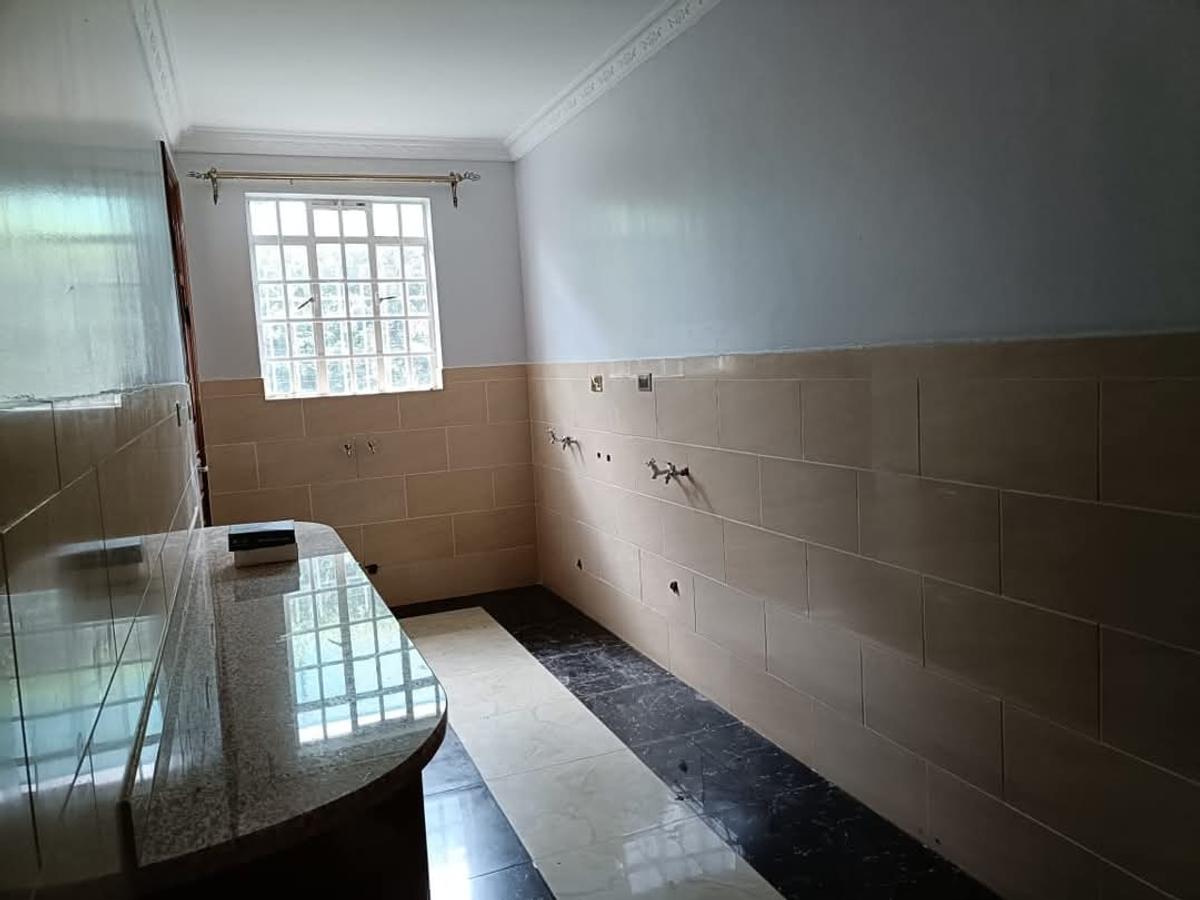 5 Bed House with En Suite in Runda - 3