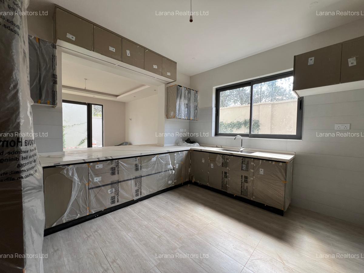 6 Bed Townhouse with En Suite in Lavington - 4