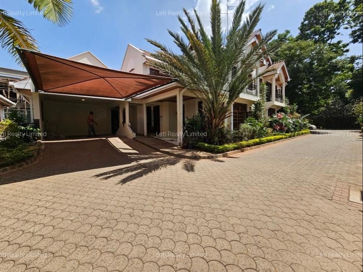 5 Bed Townhouse with En Suite in Lavington - 1