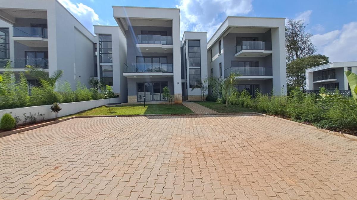 5 bed townhouse with en suite in lavington