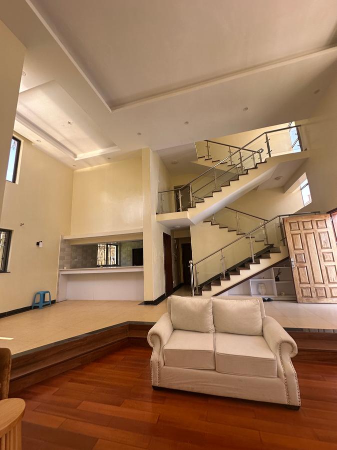 5 Bed Townhouse with En Suite in Lavington - 2