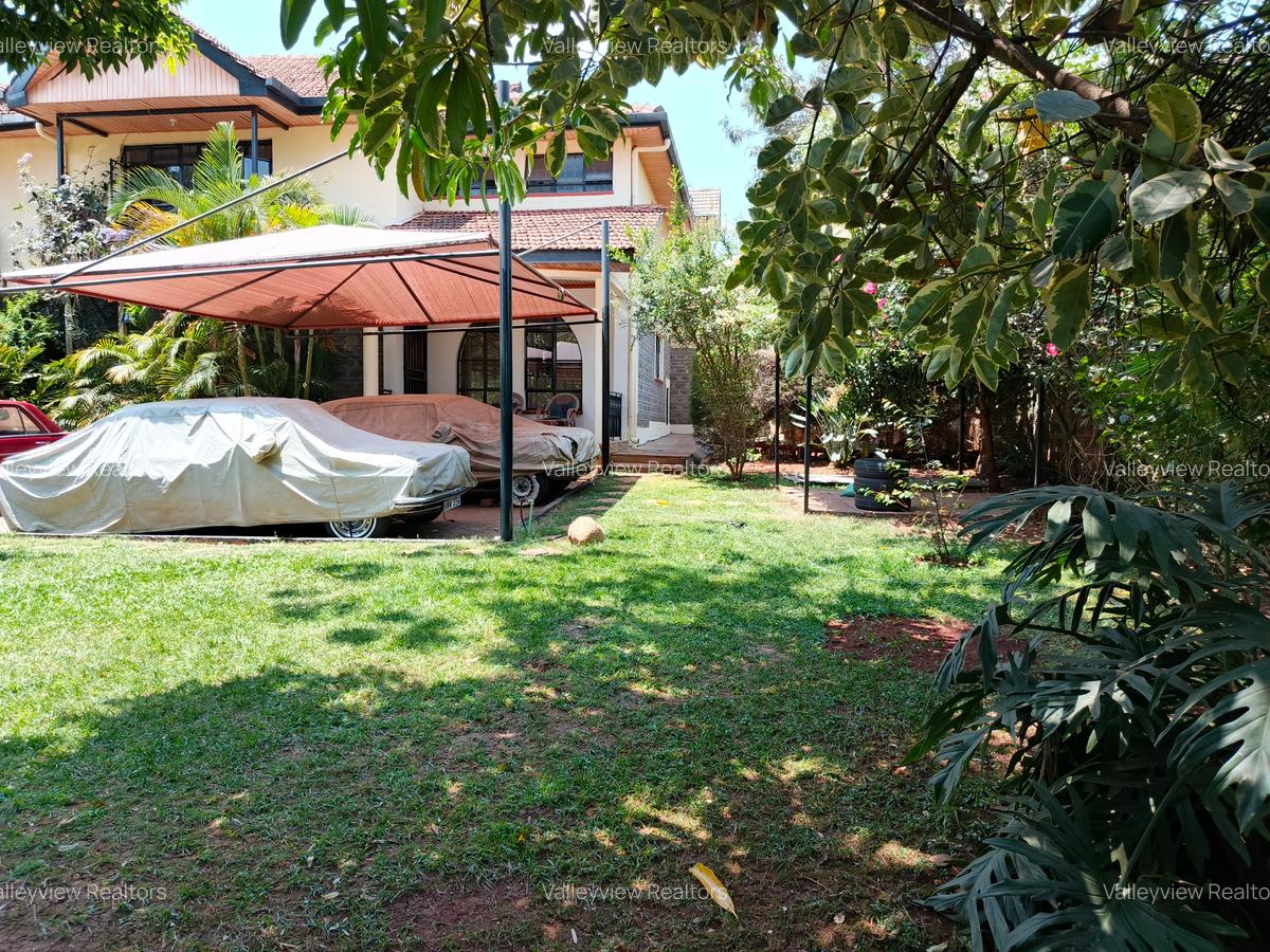4 Bed Townhouse with En Suite at Lavington - 5