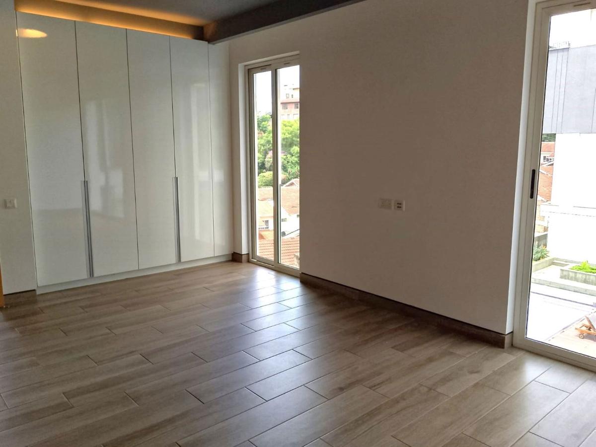 3 Bed Apartment with En Suite in Kilimani - 11