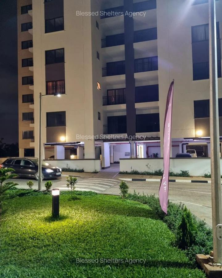 Serviced 1 Bed Apartment with En Suite in Garden Estate - 8