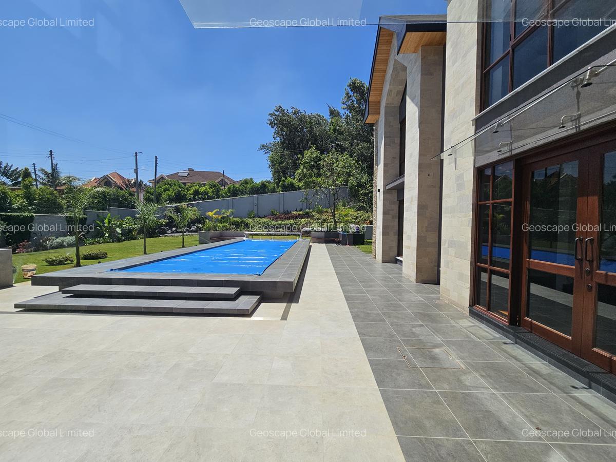 5 Bed House with En Suite in Runda - 2