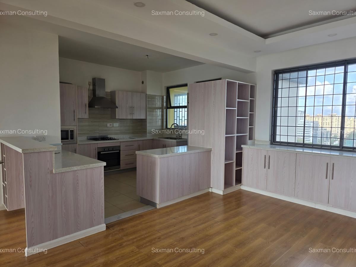 3 Bed Apartment with En Suite in Brookside - 12