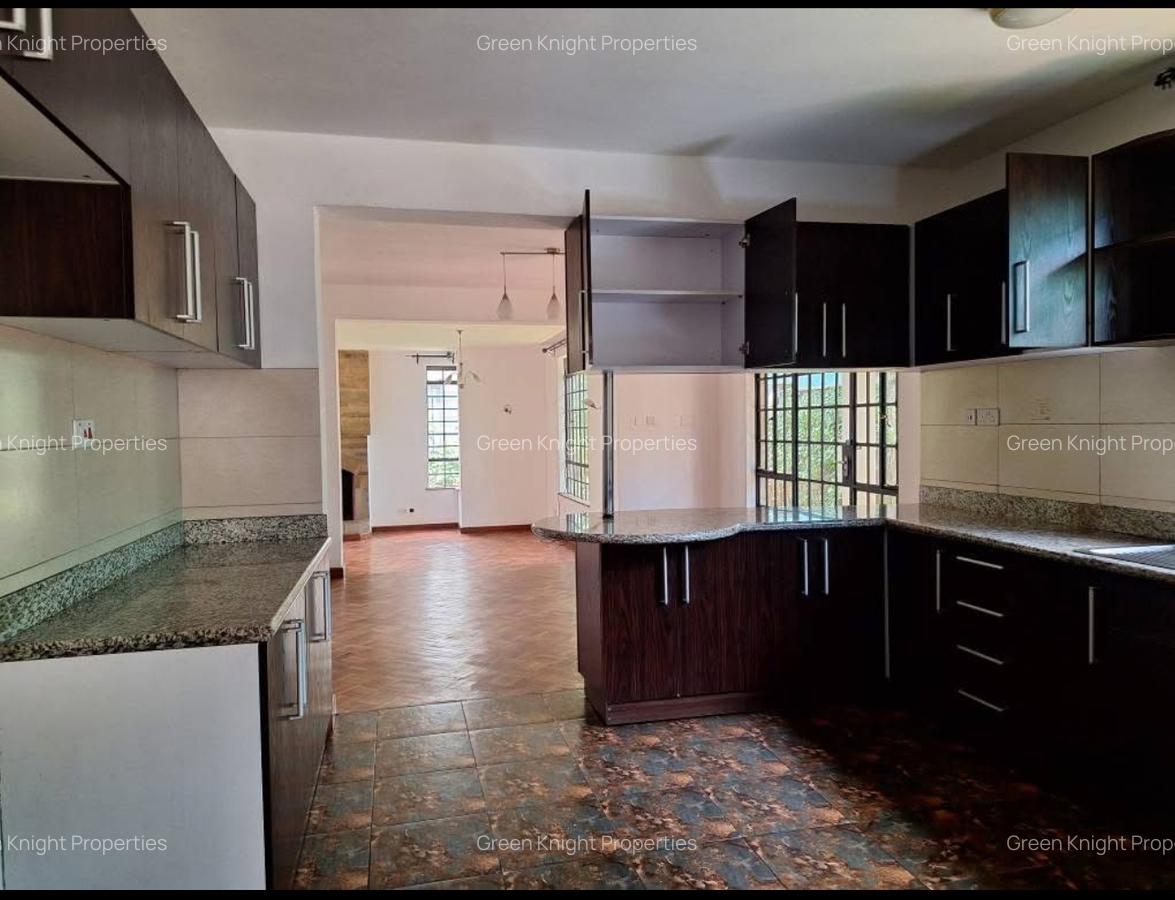 4 Bed Townhouse with En Suite in Lavington - 2