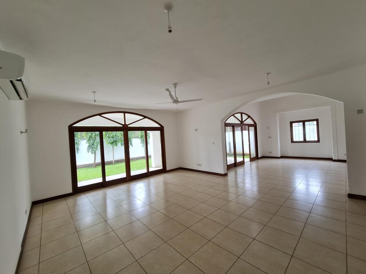 4 Bed Villa with En Suite in Nyali Area - 4