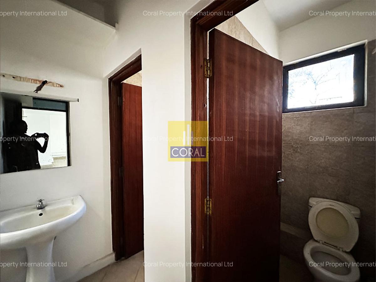 1,000 ft² Office with Backup Generator in Parklands - 7