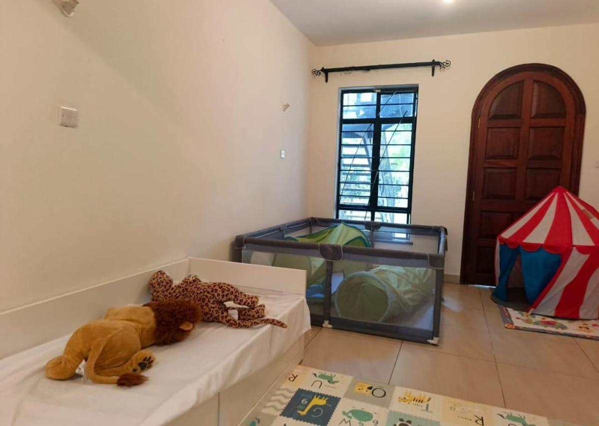 5 Bed Villa with En Suite in Spring Valley - 2