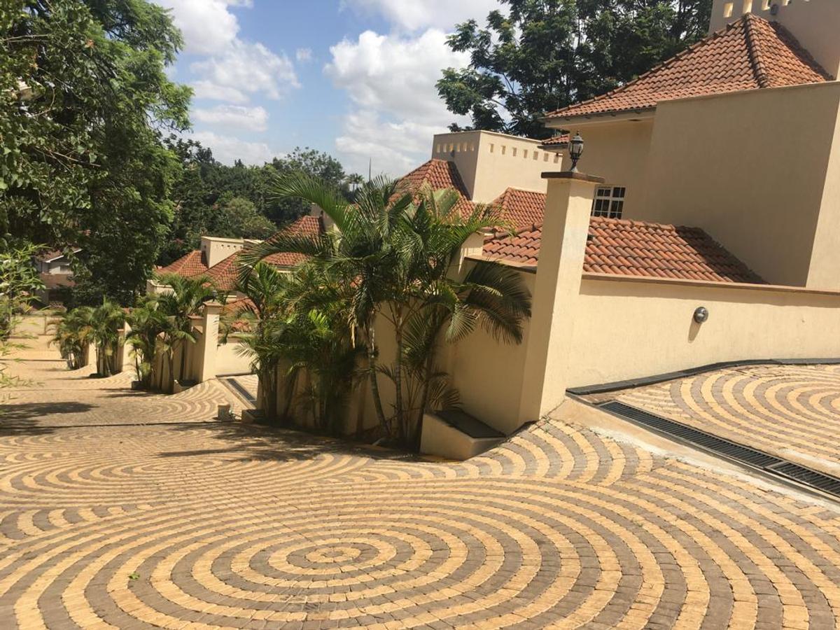 4 Bed Townhouse with En Suite in Kyuna - 1