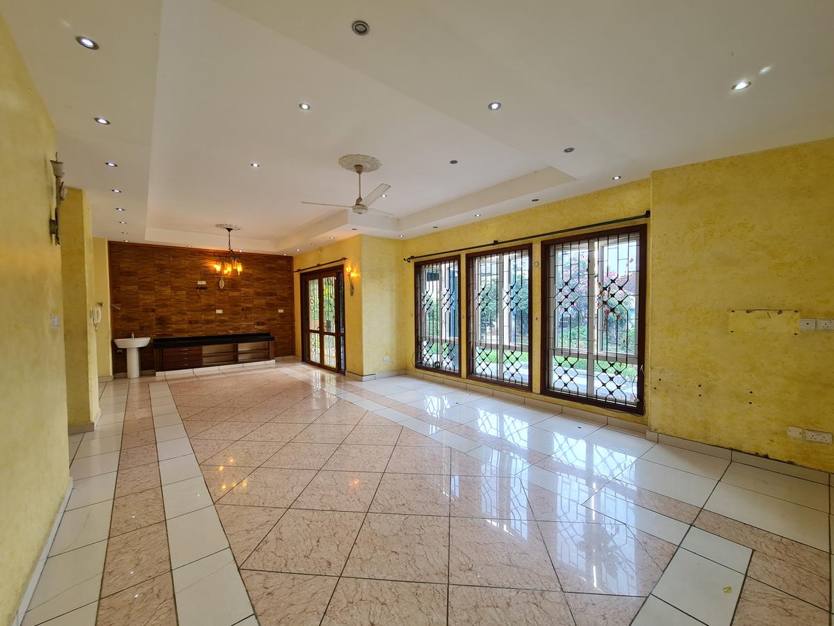 6 Bed House with En Suite in Kizingo - 4