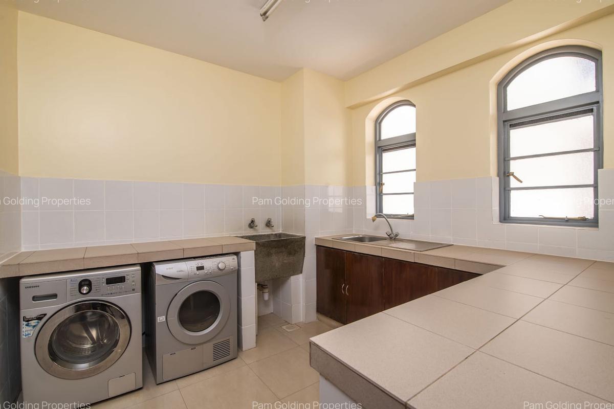 3 Bed Apartment with En Suite at Riverside Drive - 13