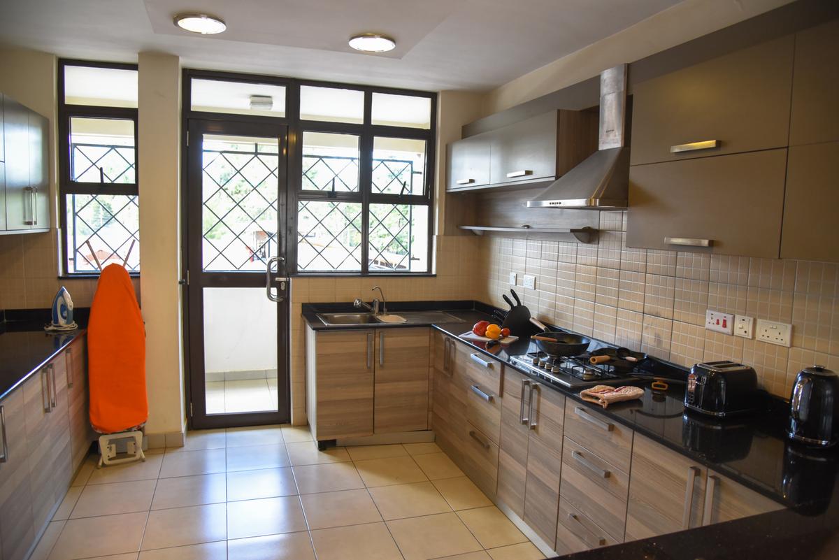 Serviced 2 Bed Apartment with En Suite in Kilimani - 15