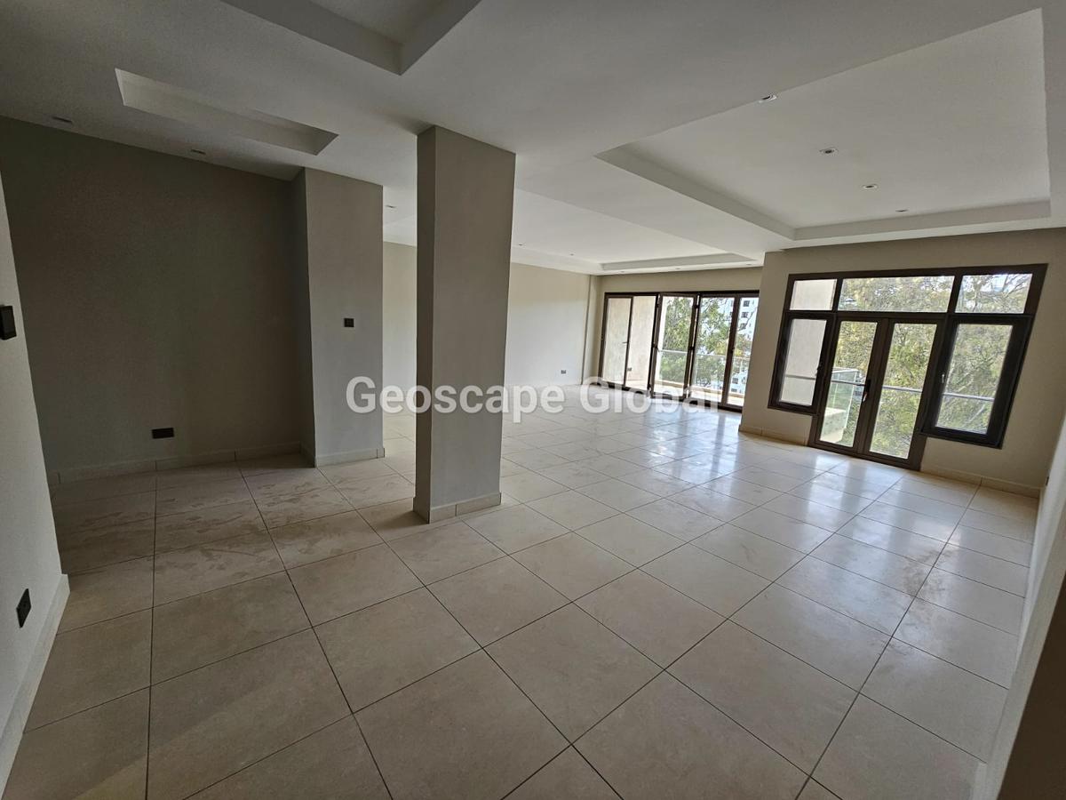 3 Bed Apartment with En Suite in Riverside - 5