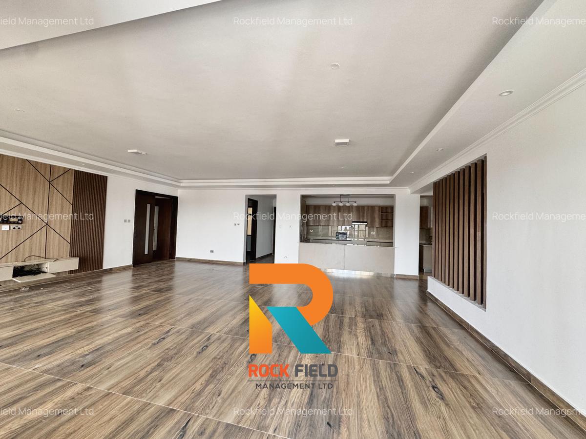 3 Bed Apartment with En Suite in Brookside - 5