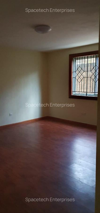 5 Bed House with En Suite in Runda - 12