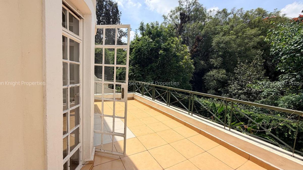 5 Bed House with En Suite in Spring Valley - 11
