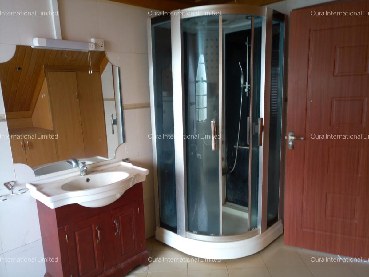 5 Bed House with En Suite in Runda - 5