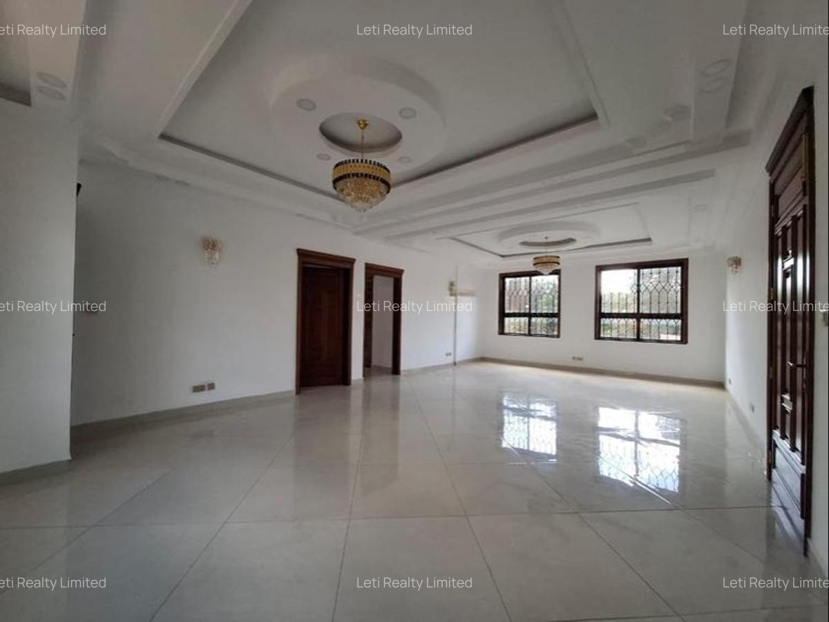 5 Bed Townhouse with En Suite in Lavington - 7