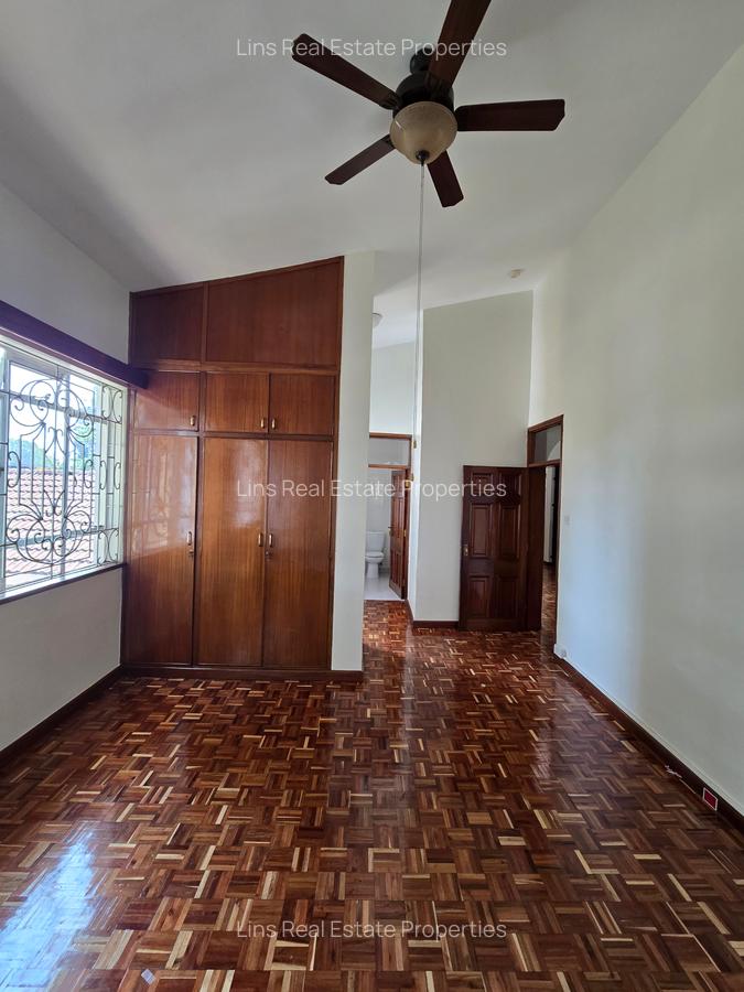 5 Bed House with En Suite in Nyari - 13