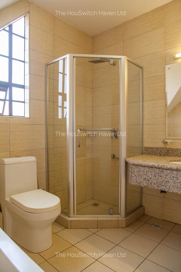 4 Bed Townhouse with En Suite at Chalbi Road - 11