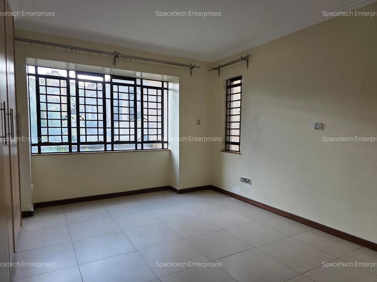4 Bed Apartment with En Suite in Parklands - 13