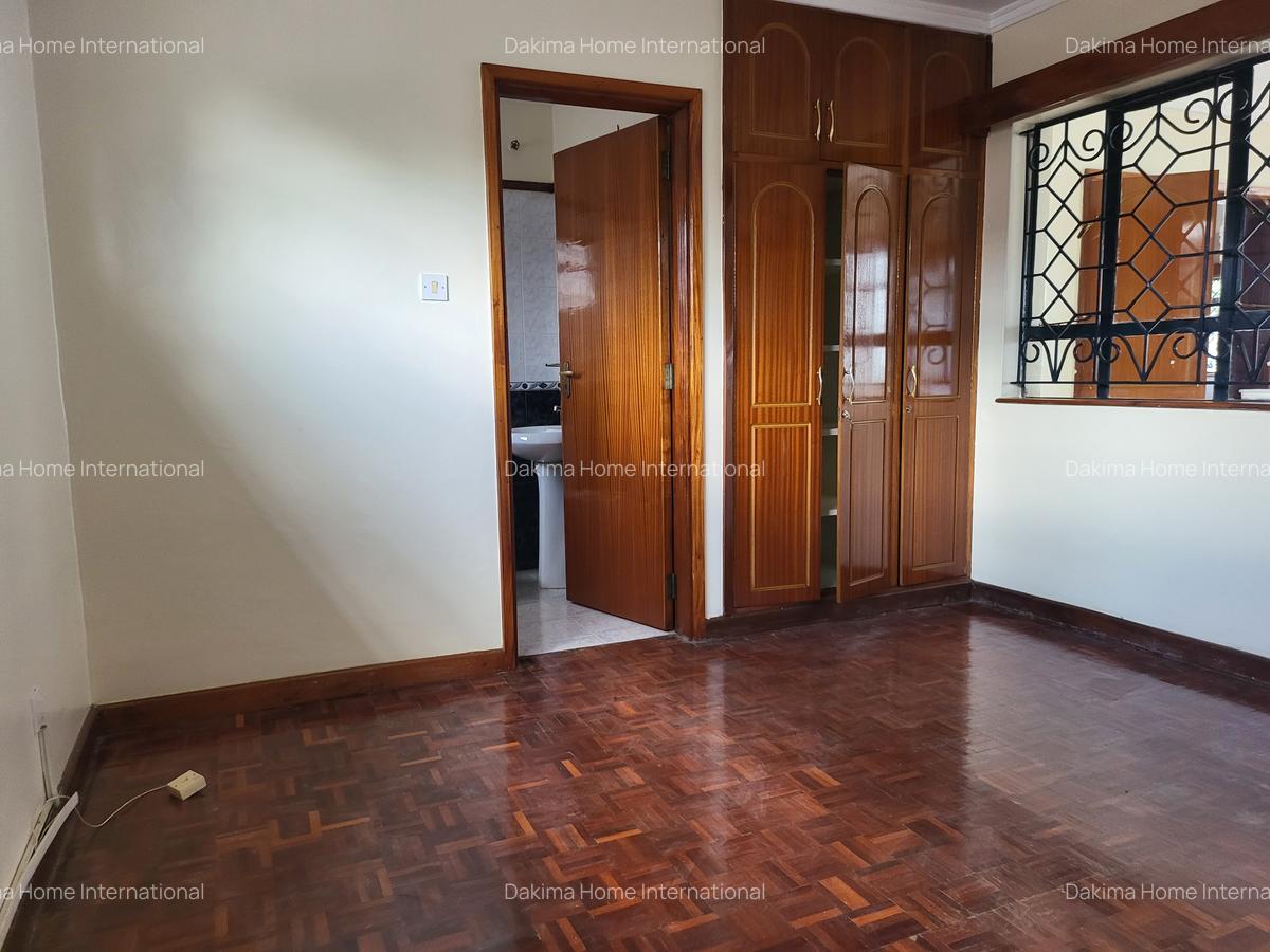 5 Bed Townhouse with En Suite in Spring Valley - 12