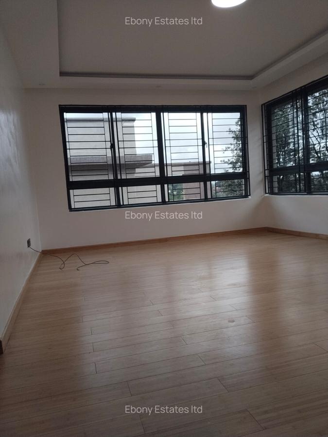 5 Bed Townhouse with En Suite in Lavington - 18