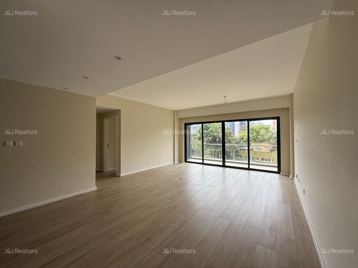 2 Bed Apartment with En Suite in Riverside - 3