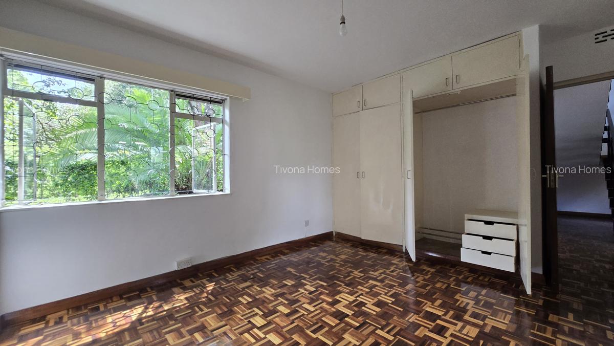 4 Bed House with En Suite in Lavington - 6