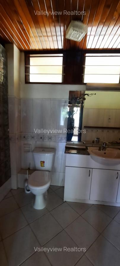 3 Bed House with En Suite at Lavington - 11