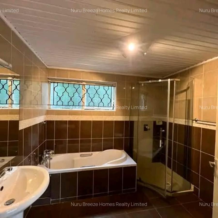 4 Bed Townhouse with En Suite in Gigiri - 18