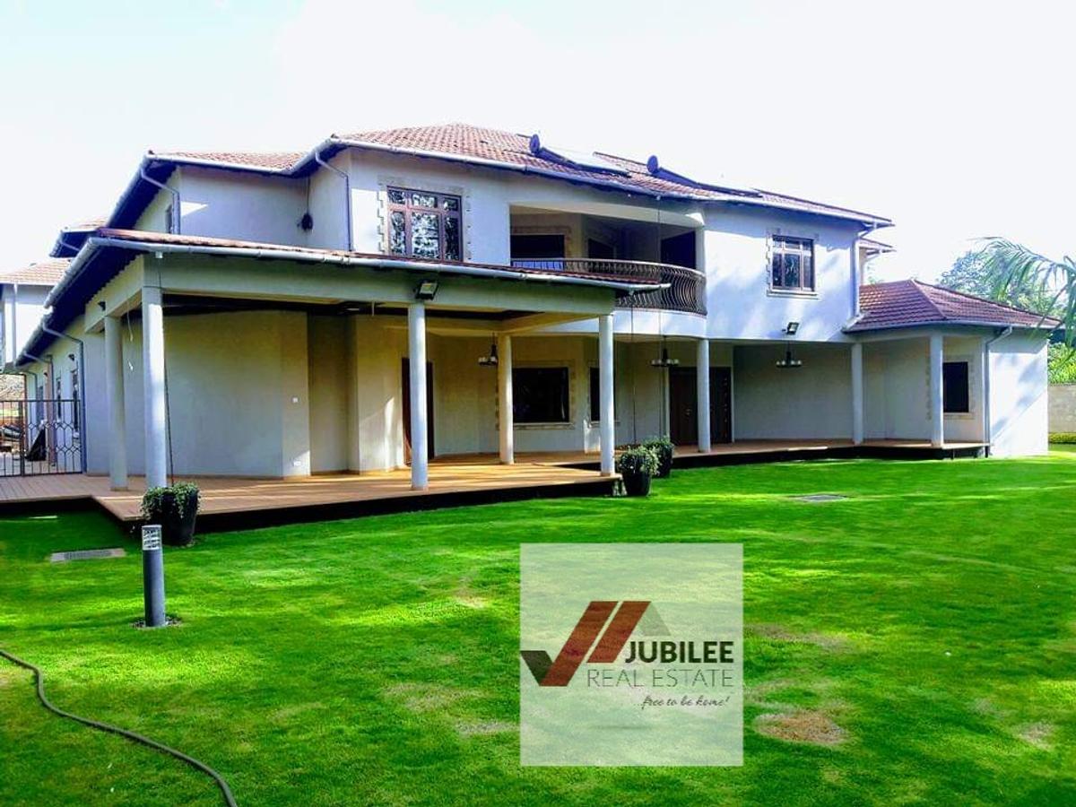 5 Bed House with En Suite in Runda - 2