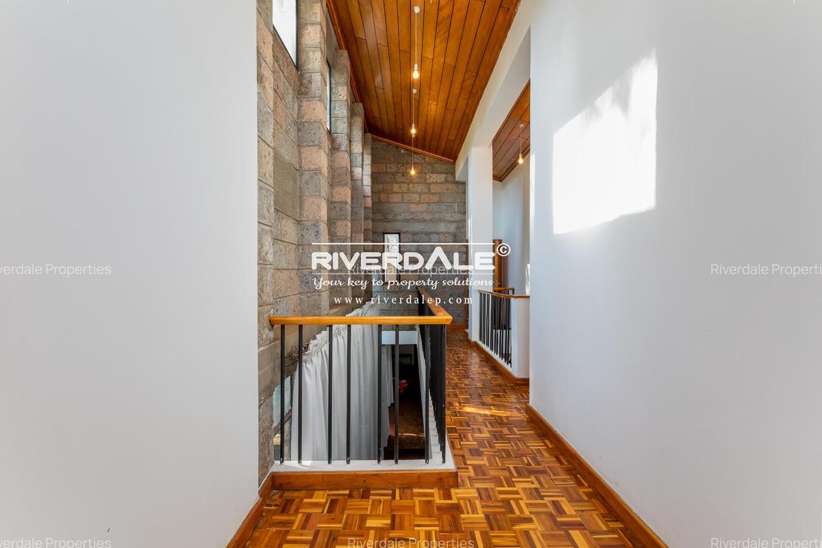 5 Bed House with En Suite in Runda - 17