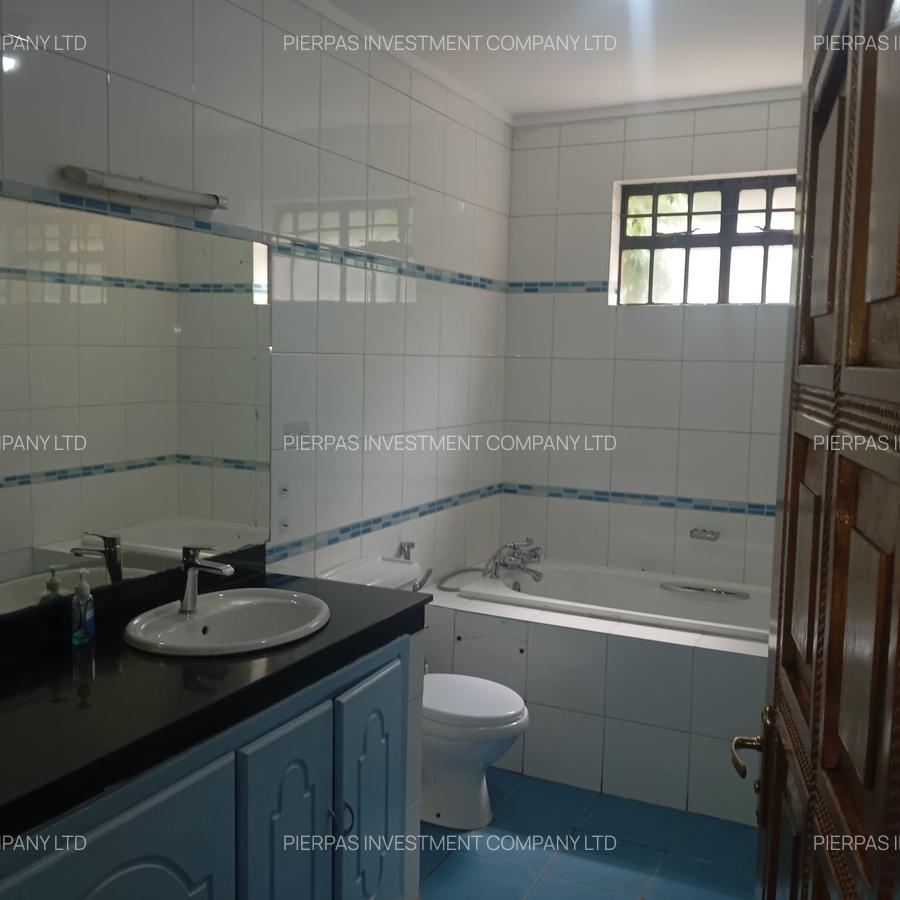 3 Bed Townhouse with En Suite in Brookside - 7