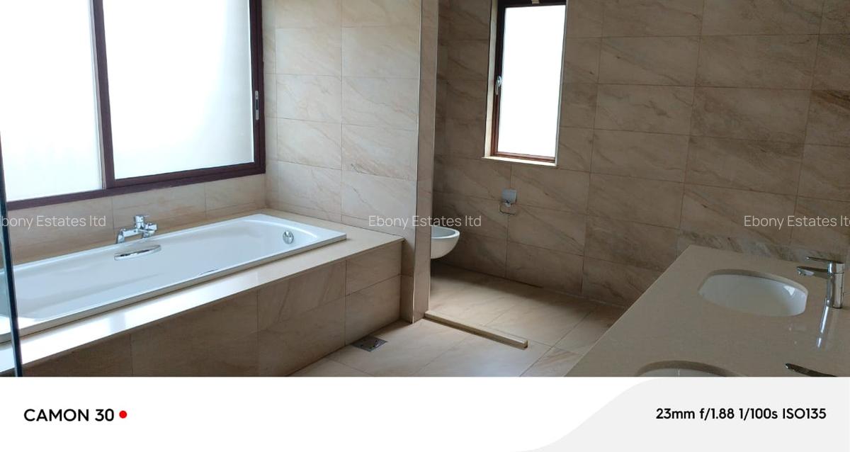 5 Bed Townhouse with En Suite in Lavington - 4