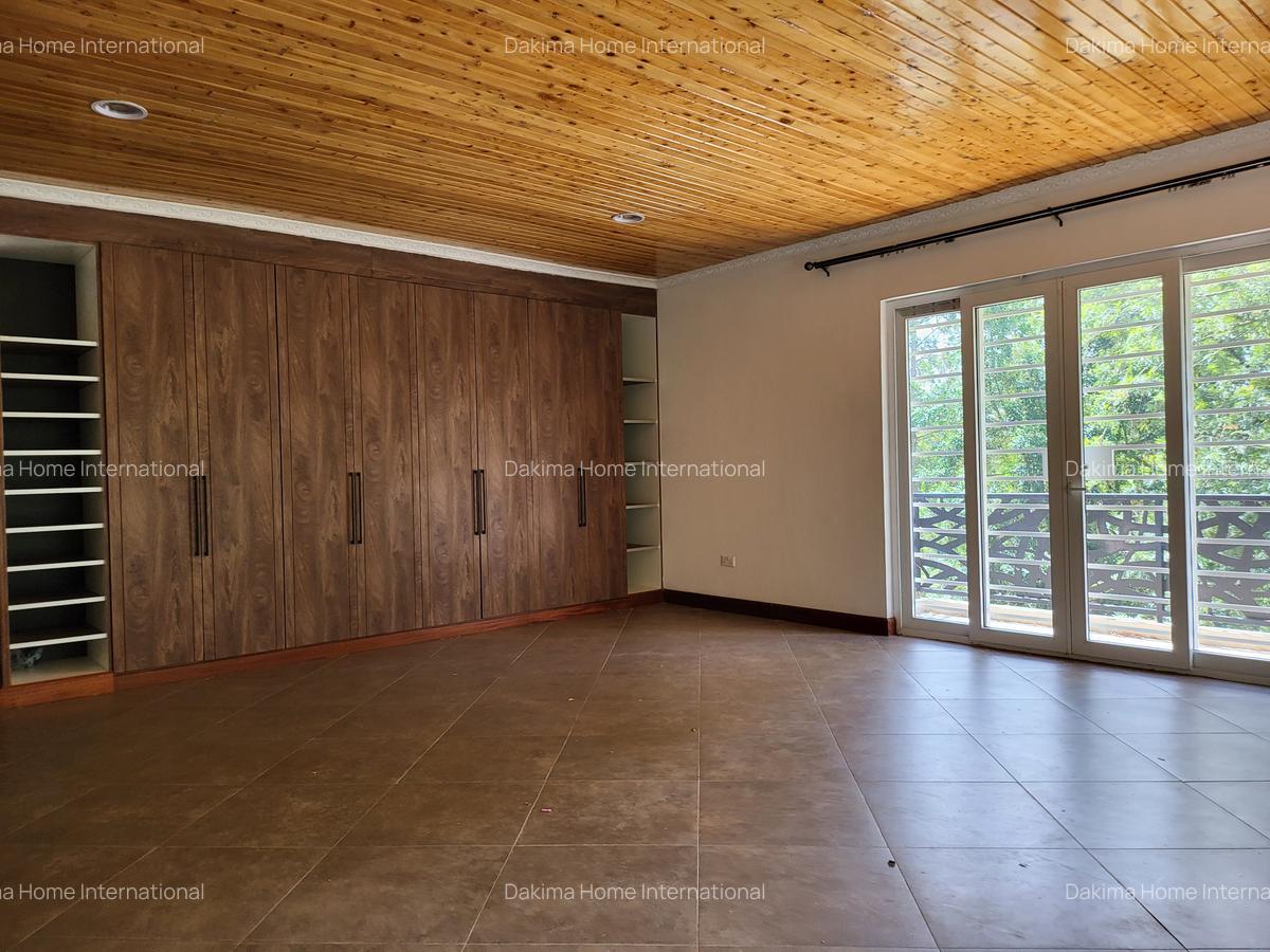 5 Bed Townhouse with En Suite in Rosslyn - 13