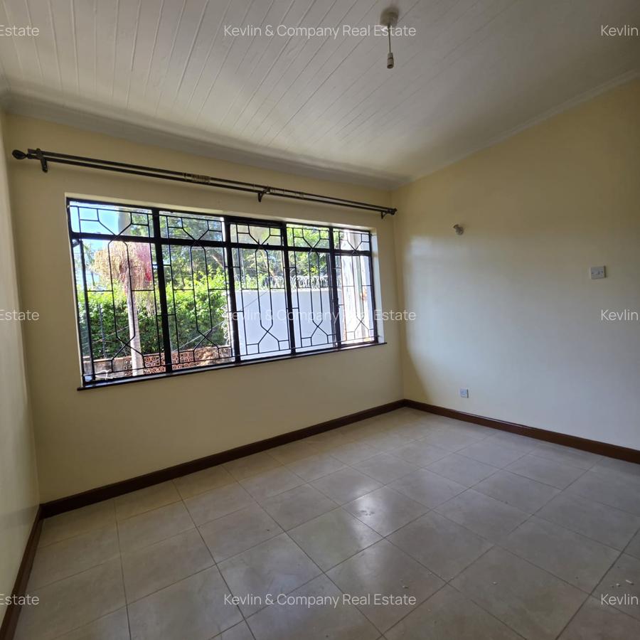 5 Bed House with En Suite at Riverside Drive - 9