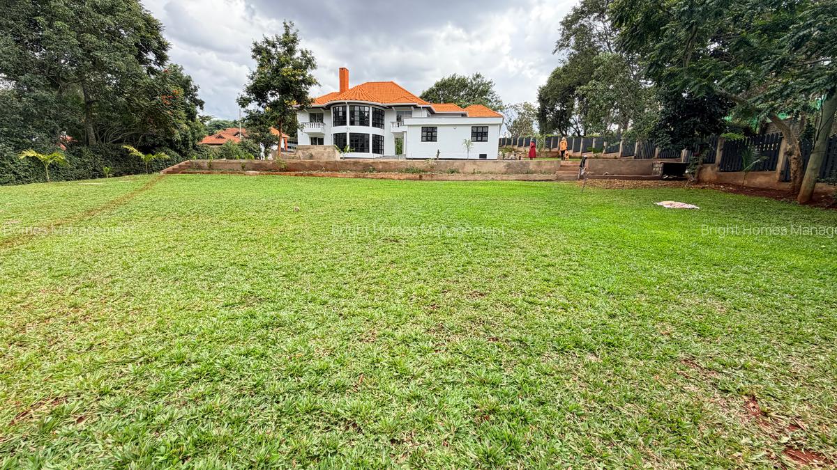 5 Bed Villa with En Suite in Windsor - 1