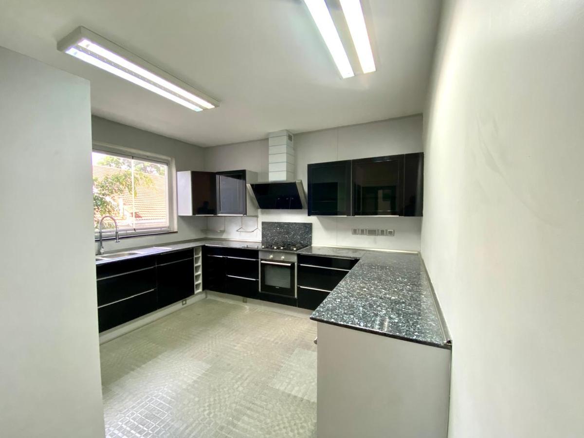 3 Bed Apartment with En Suite in Riverside - 4