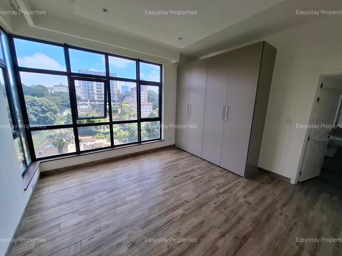 4 Bed Apartment with En Suite in Riverside - 6