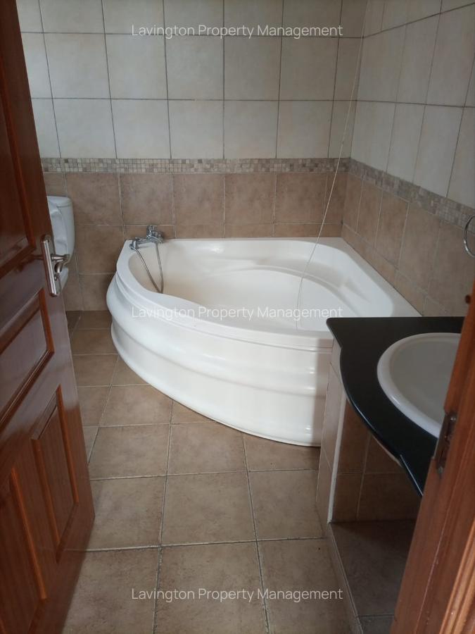 3 Bed Apartment with En Suite at Lavington - 8