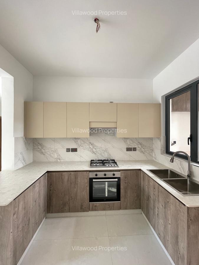 Furnished 2 Bed Apartment with En Suite in Brookside - 3