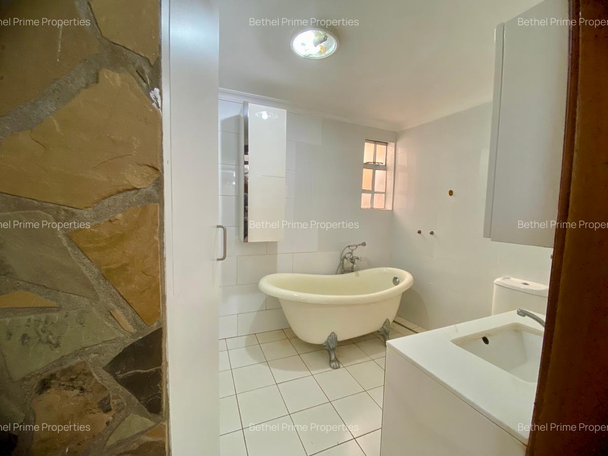 4 Bed House with En Suite in Runda - 7