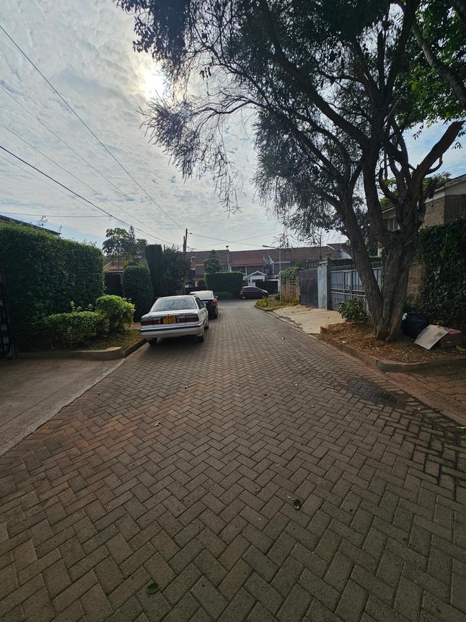 4 Bed Townhouse with En Suite at Lavington - 2