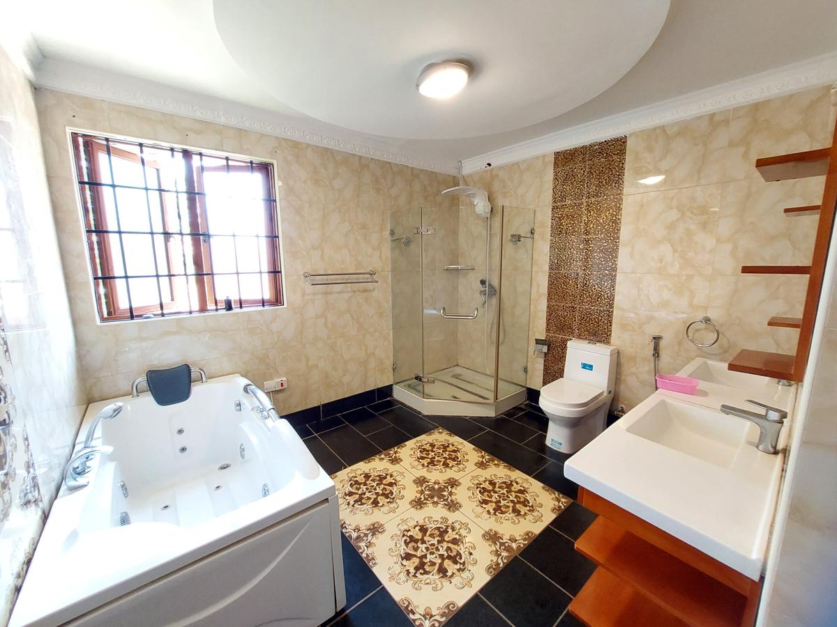4 Bed House with En Suite in Runda - 10