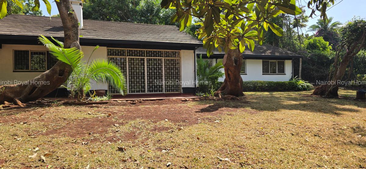 4 Bed House with En Suite at Loresho Crescent - 2